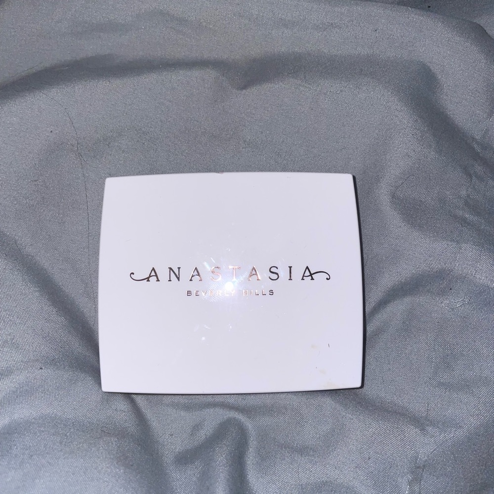 Anastasia Beverly Hills Iced Out Highlighter